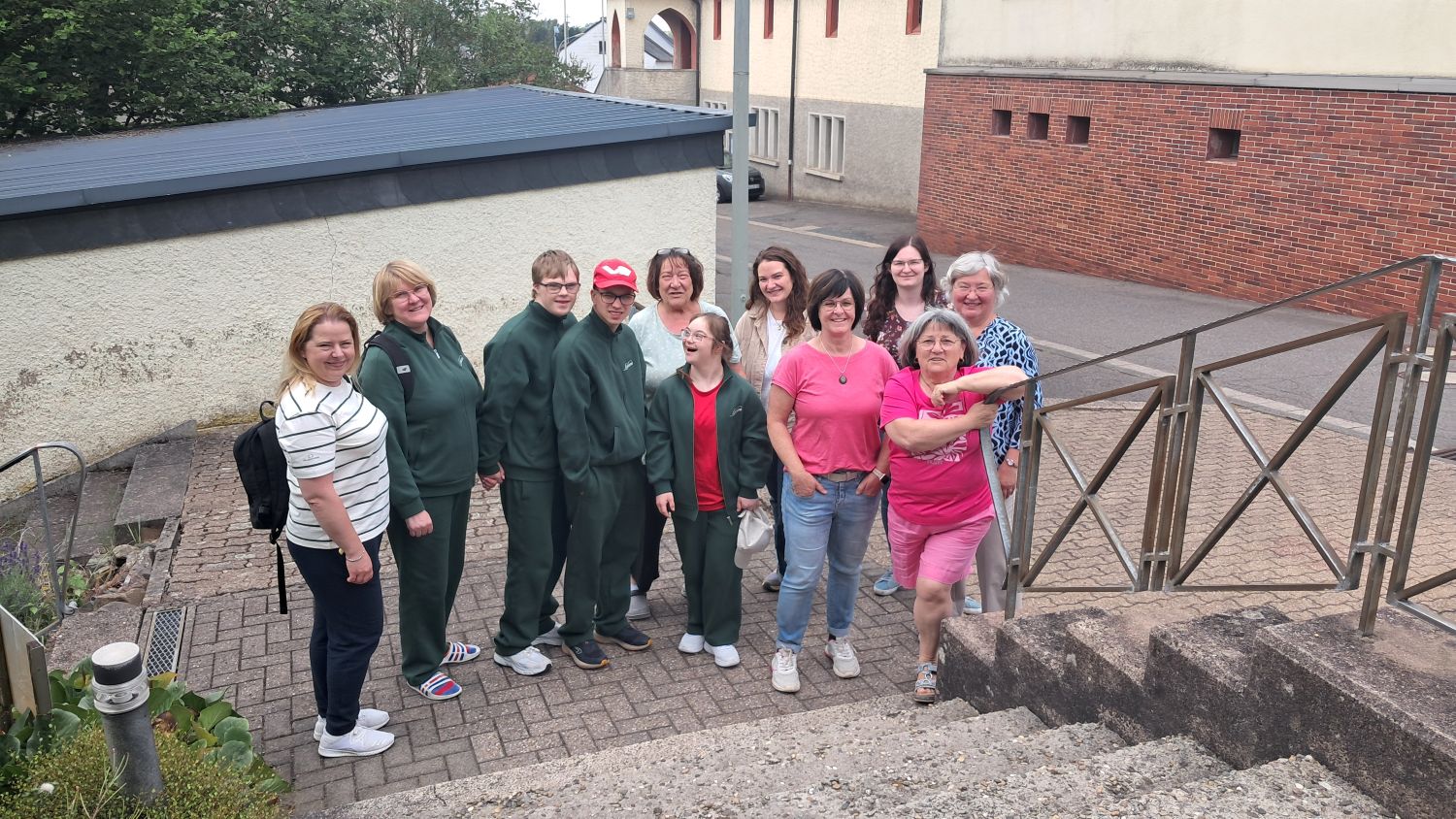 v.l.n.r.: Delegation aus Litauen: Jurga Simaite, Irina Katiniene, Matas Barkauskas, Kiril Kalasnik sowie Goda Cepolyte; Lokales Team Außen: Anita Leidinger, Ricarda Leidinger, Katharina Hilker, Sarah Risch, Gertrud Krämer-Petry und Gabi Fröhlich